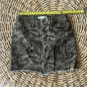 Mudd juniors army green camouflage miniskirt size 5